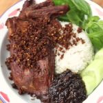 Resep Bebek Goreng Madura dengan Sambal Hitam: Sensasi Pedas Gurih yang Menggoda Selera